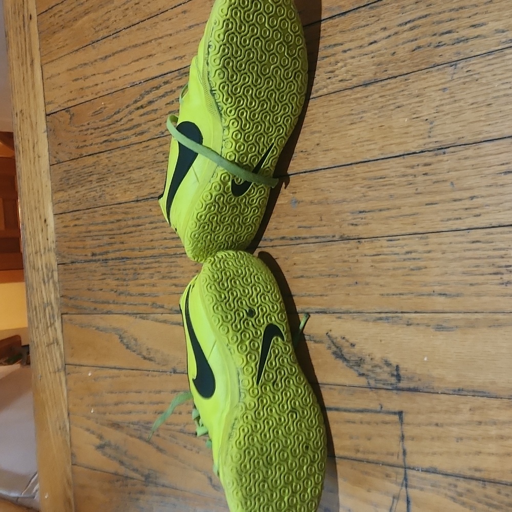 US size 3 soccer shoes - Picture 3 of 5